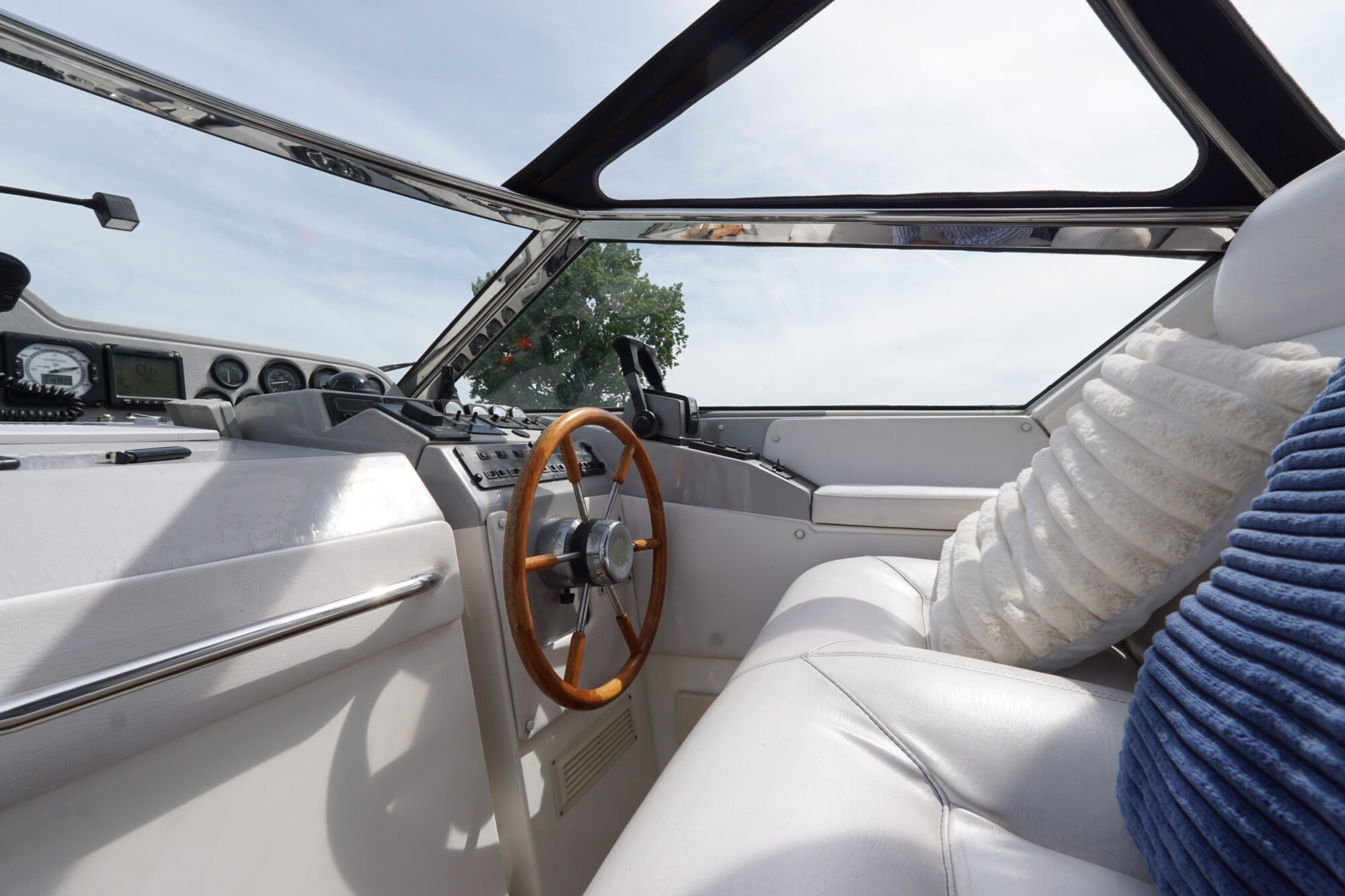 foto: 8 Sealine Sealine 328 Sport Bridge