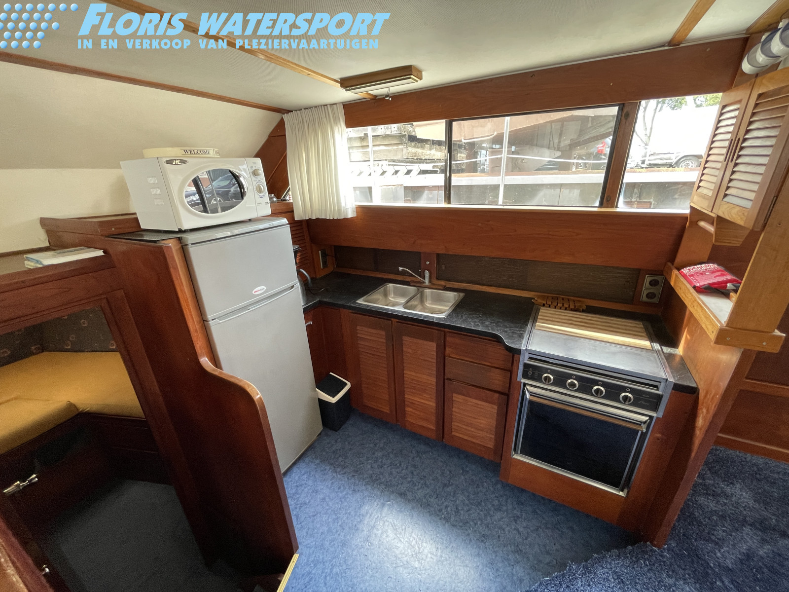 foto: 8 Trojan  44 Pilothouse