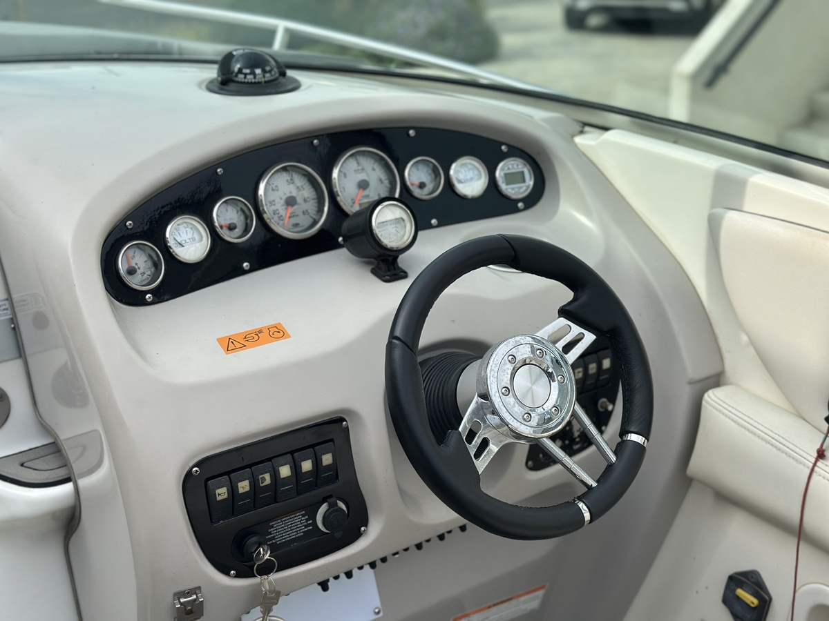 foto: 6 Chaparral 325 SSI