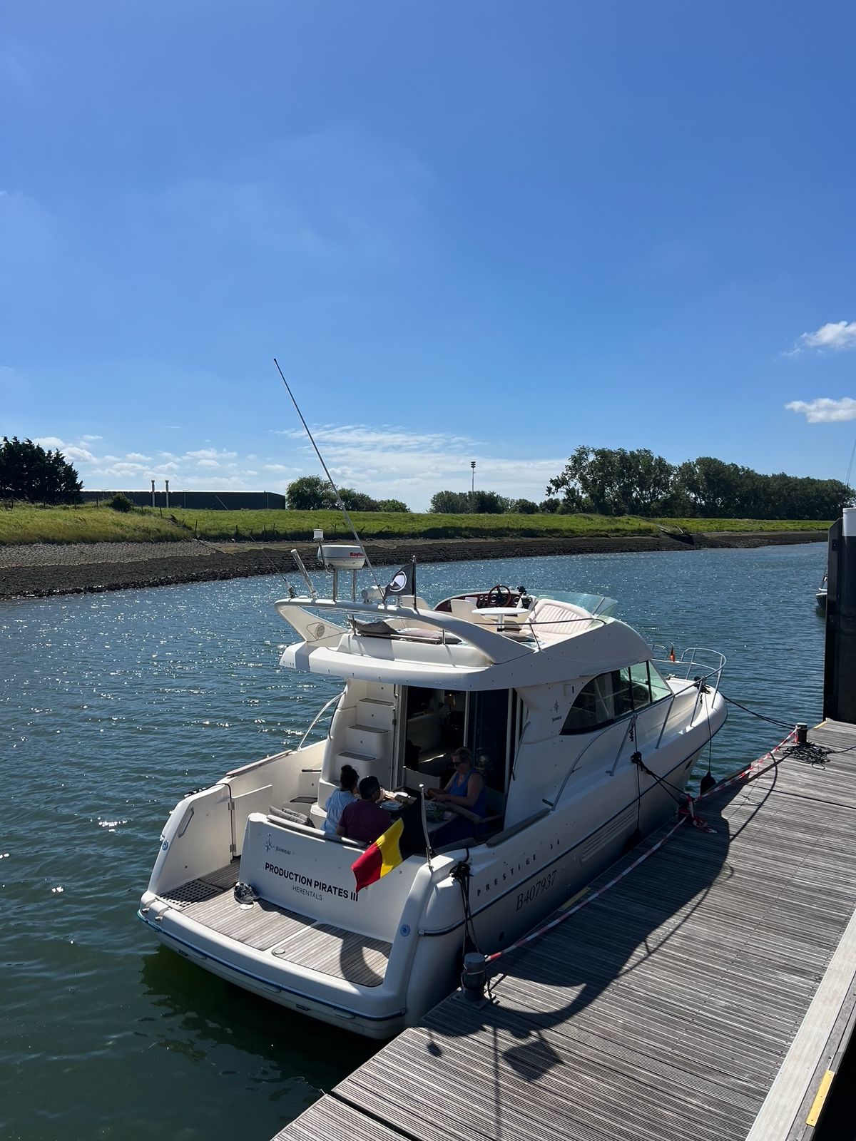 foto: 12 Jeanneau Prestige 36 Fly