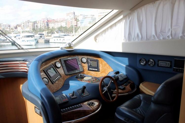 foto: 6 Azimut Solar 74