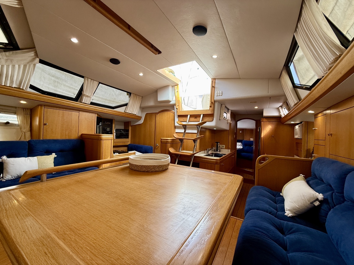 foto: 8 Oyster 45 Deck Saloon