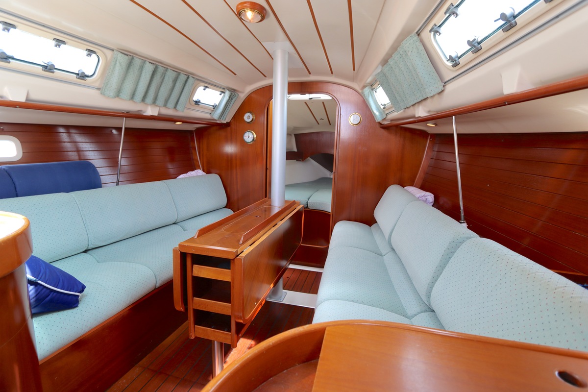 foto: 7 Beneteau Oceanis 300
