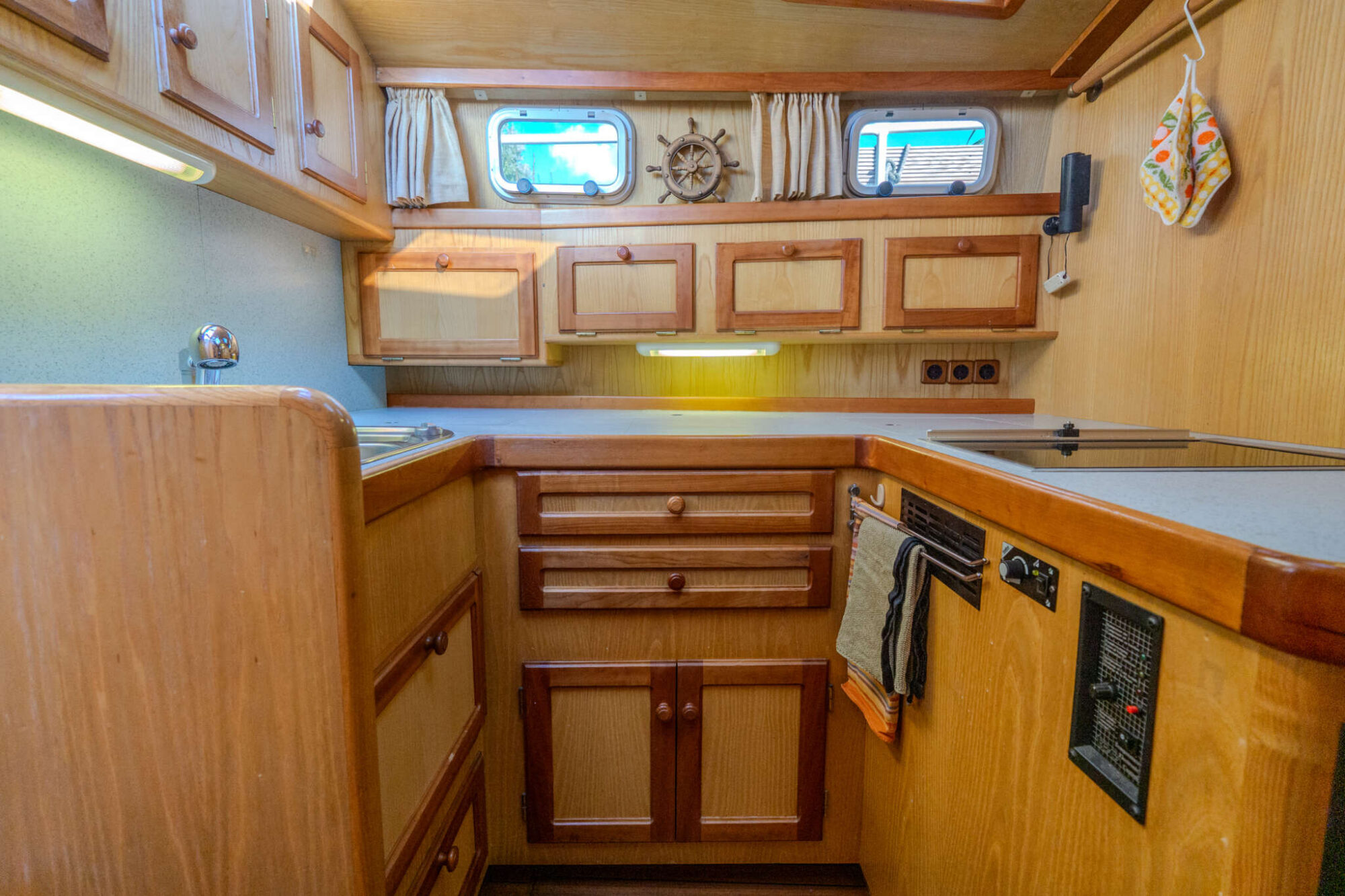 foto: 10 Feltz Feltz Aluminium Kruiser 12.50 AK Cabrio