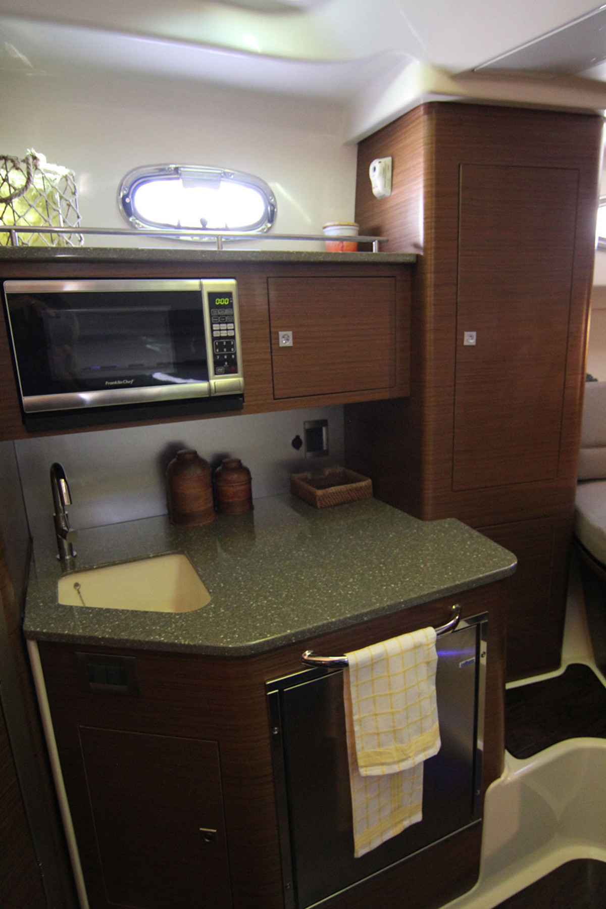 foto: 4 Boston Whaler 345 Conquest