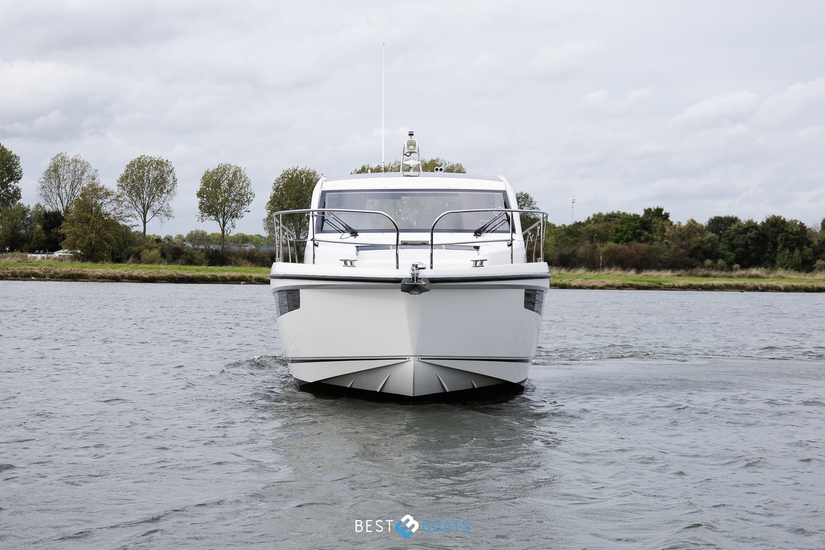 foto: 7 Sealine C330