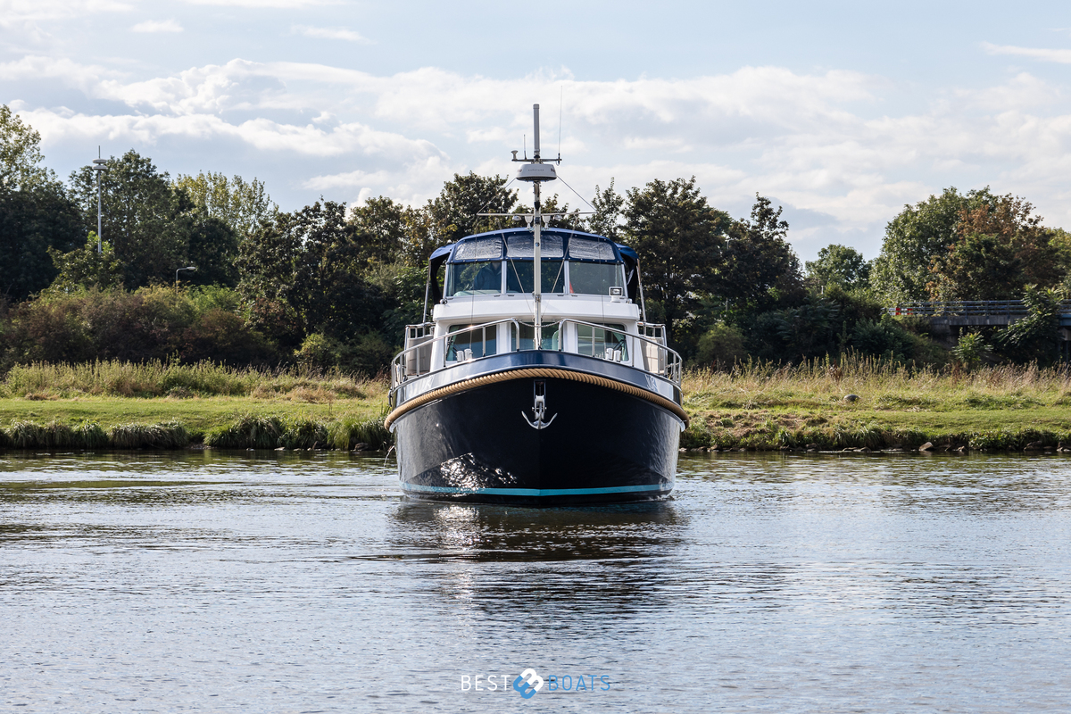 foto: 6 Linssen  Grand Sturdy 410 AC 