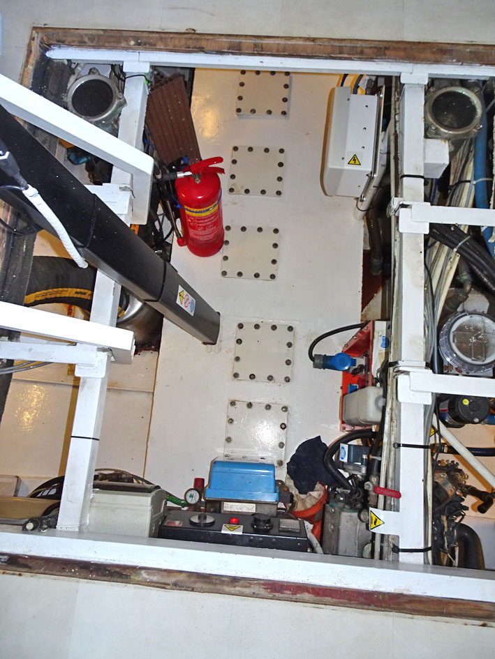 foto: 14 Trawlerjacht 48, zeegaand