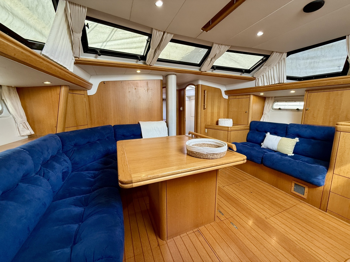 foto: 9 Oyster 45 Deck Saloon