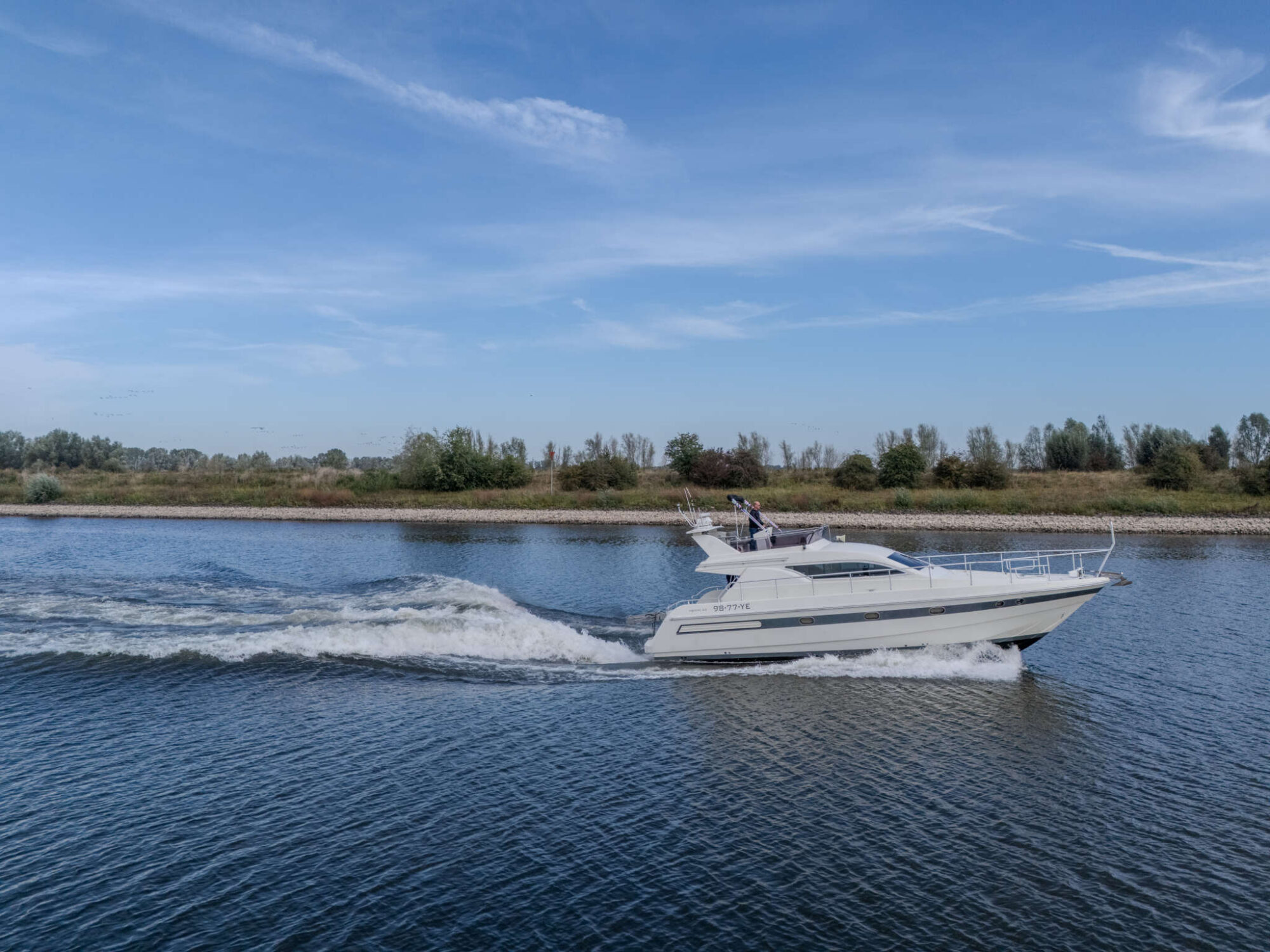 foto: 13 Mochi Craft Mochi Craft 43 Flybridge
