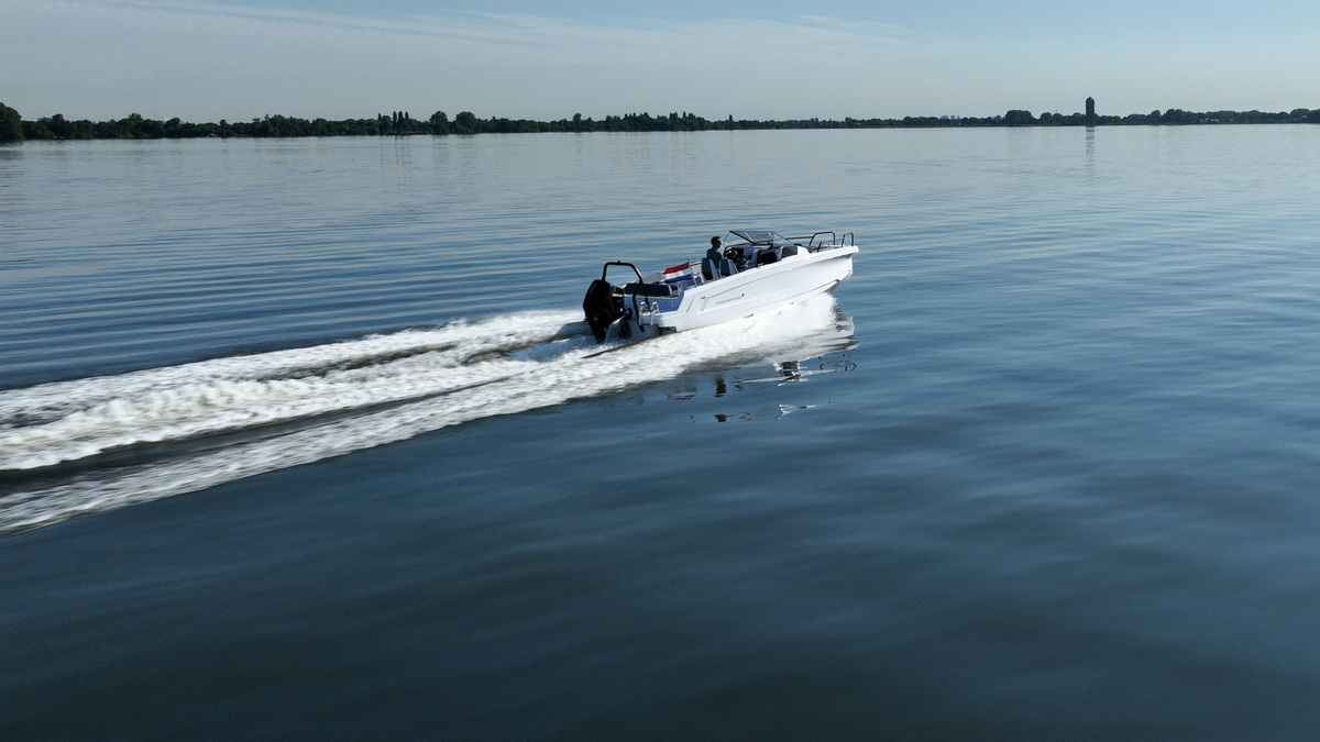 foto: 12 Axopar 25 Cross Bow & Cross Top