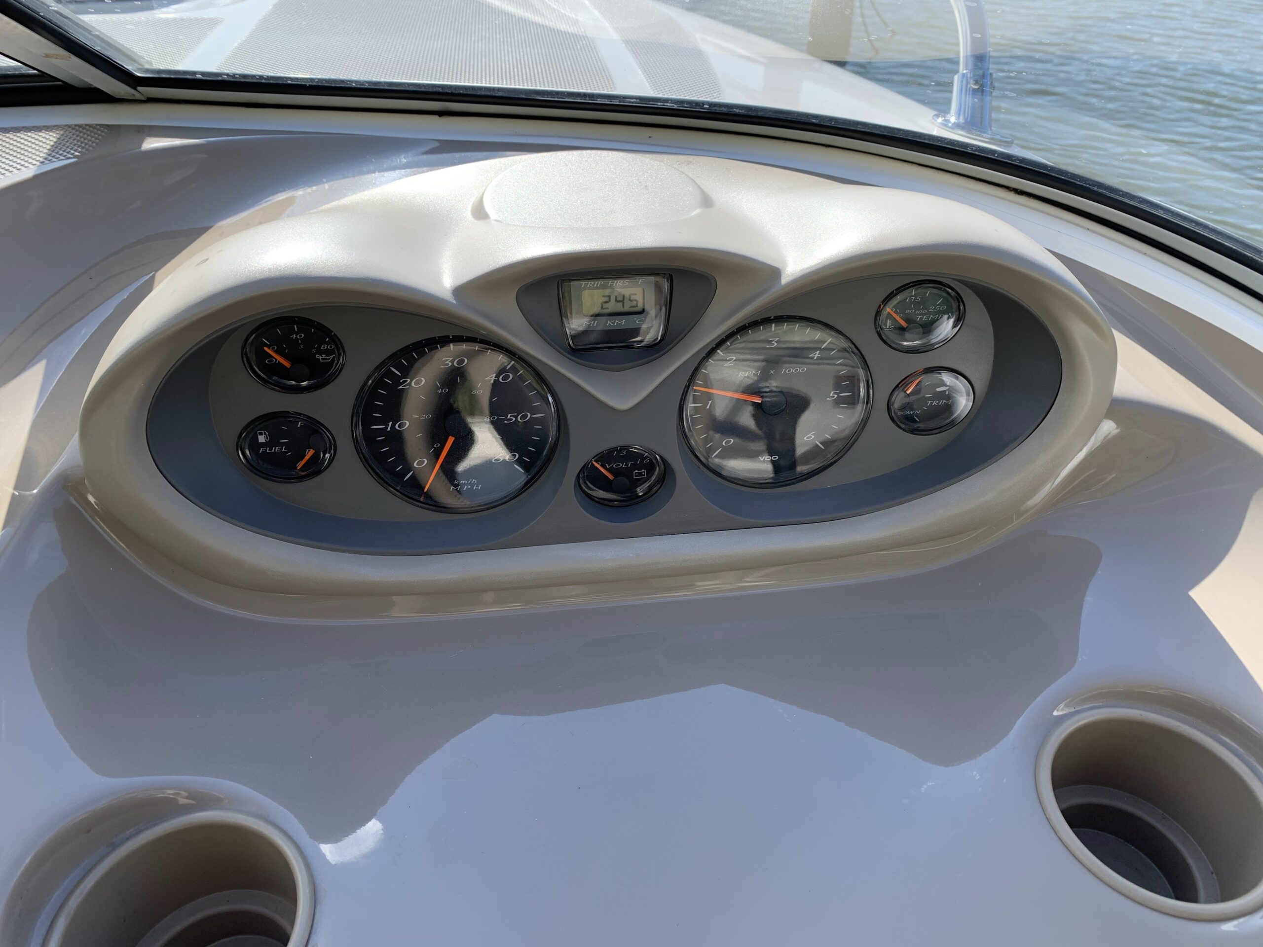 foto: 15 Bayliner 212 Cuddy