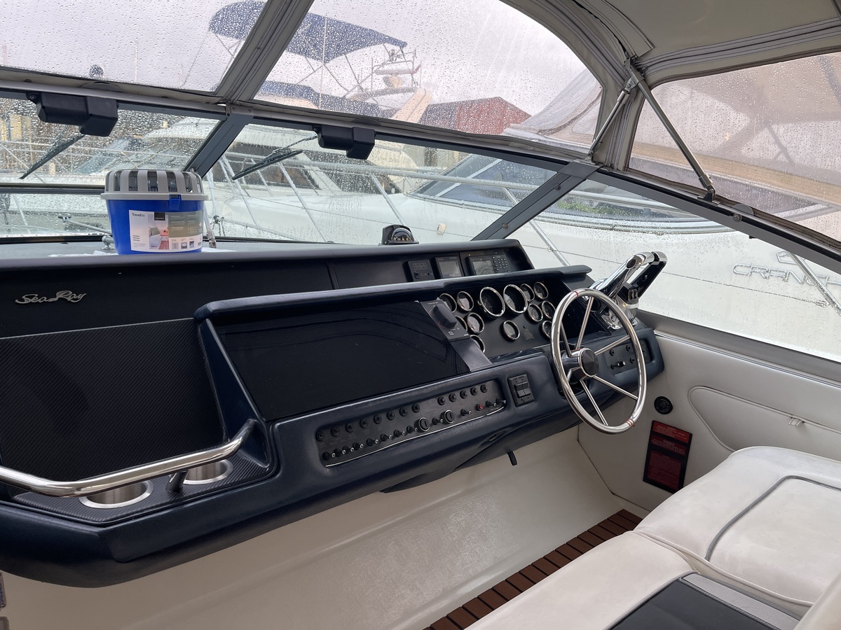 foto: 5 Sea Ray 310 Sundancer 