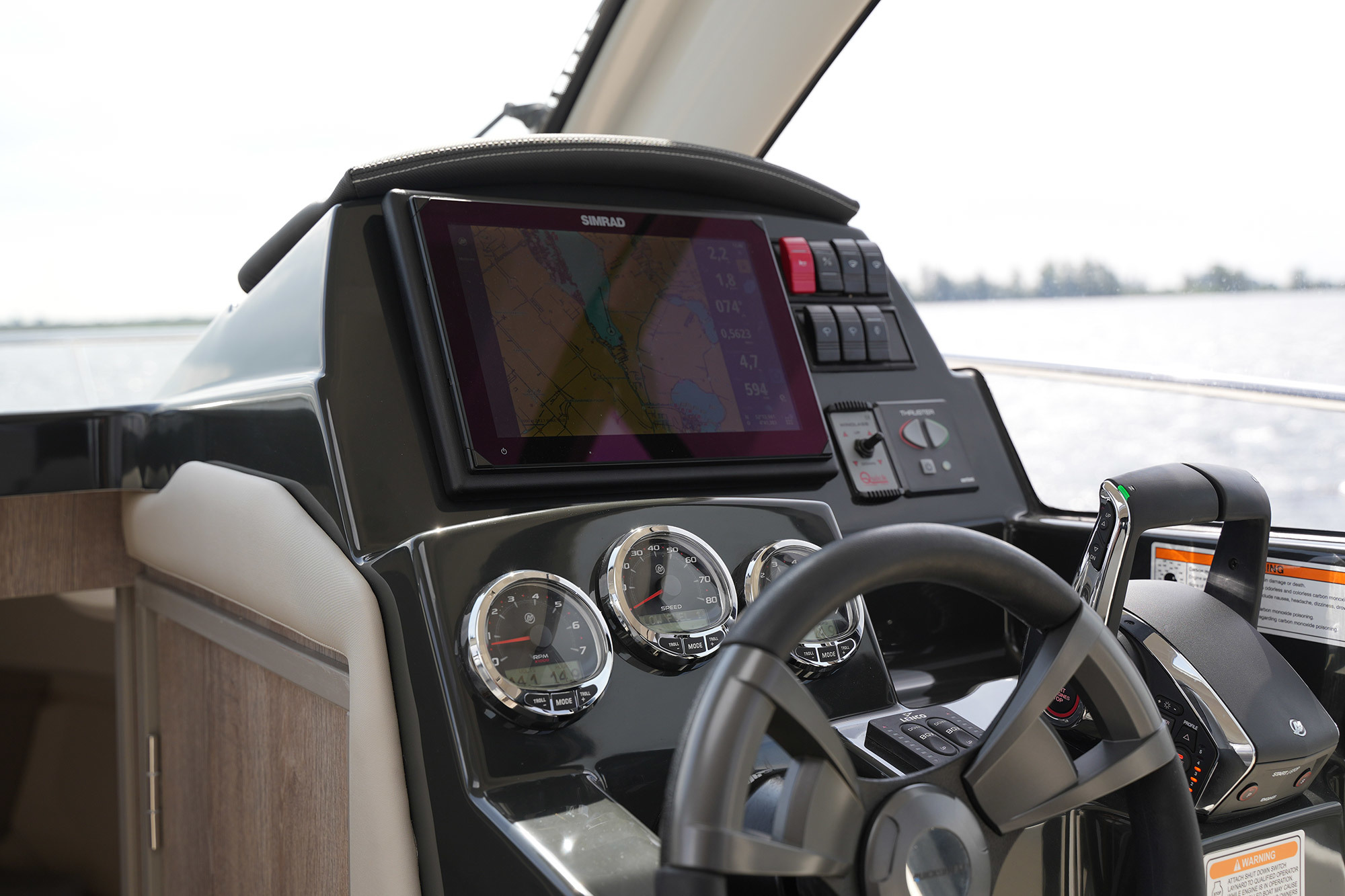 foto: 16 Quicksilver Activ 905 Weekend Outboard