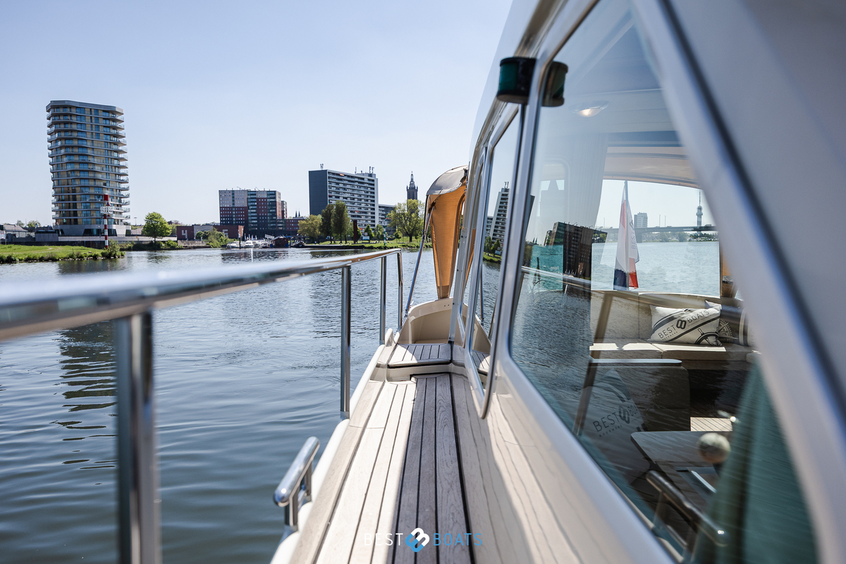 foto: 8 Linssen Grand Sturdy 29.9 Sedan 
