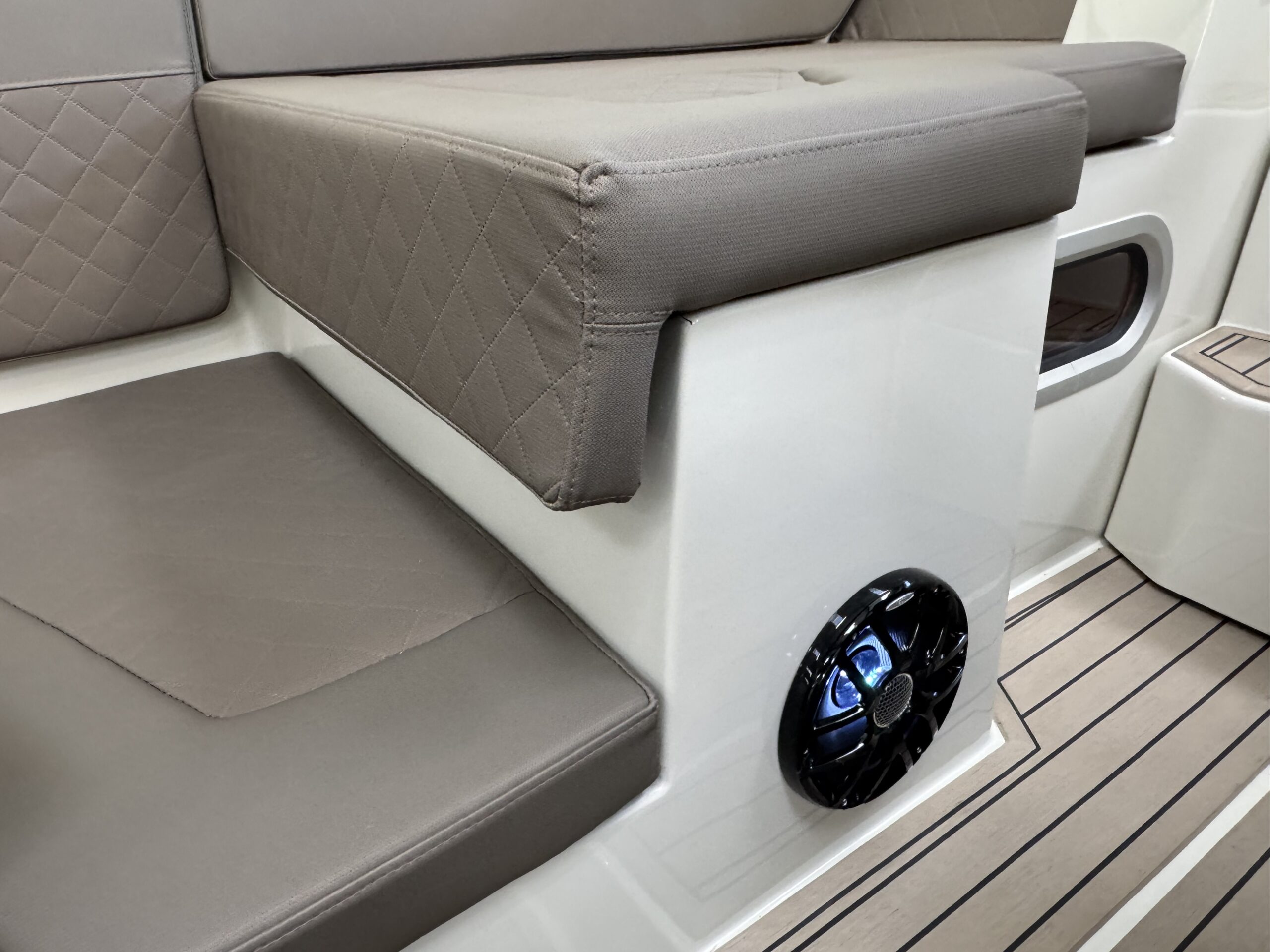 foto: 5 Maxima 800 Cabin (op voorraad)