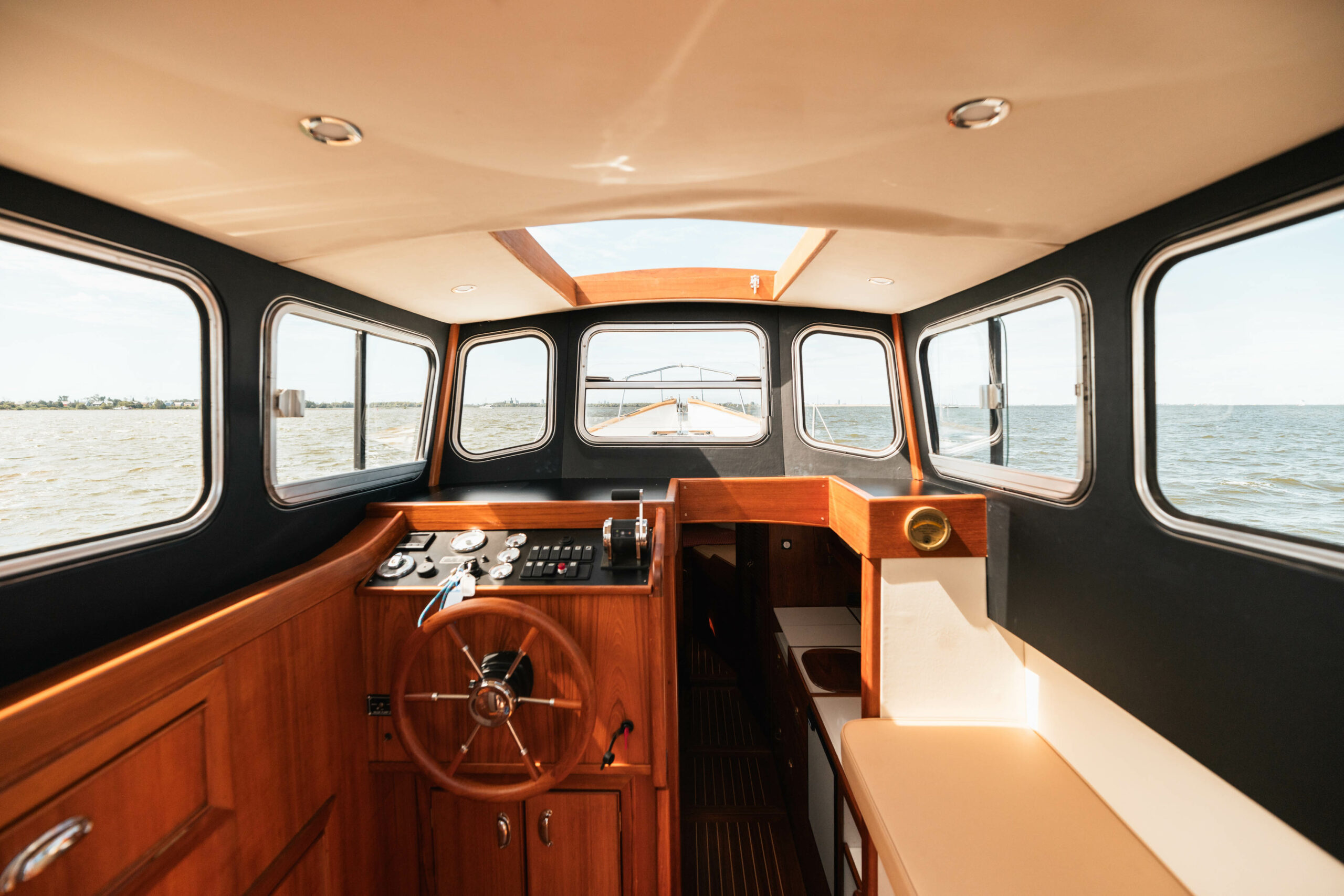 foto: 6 Fairways Marine Marine Fisher 30 Pilothouse Ketch