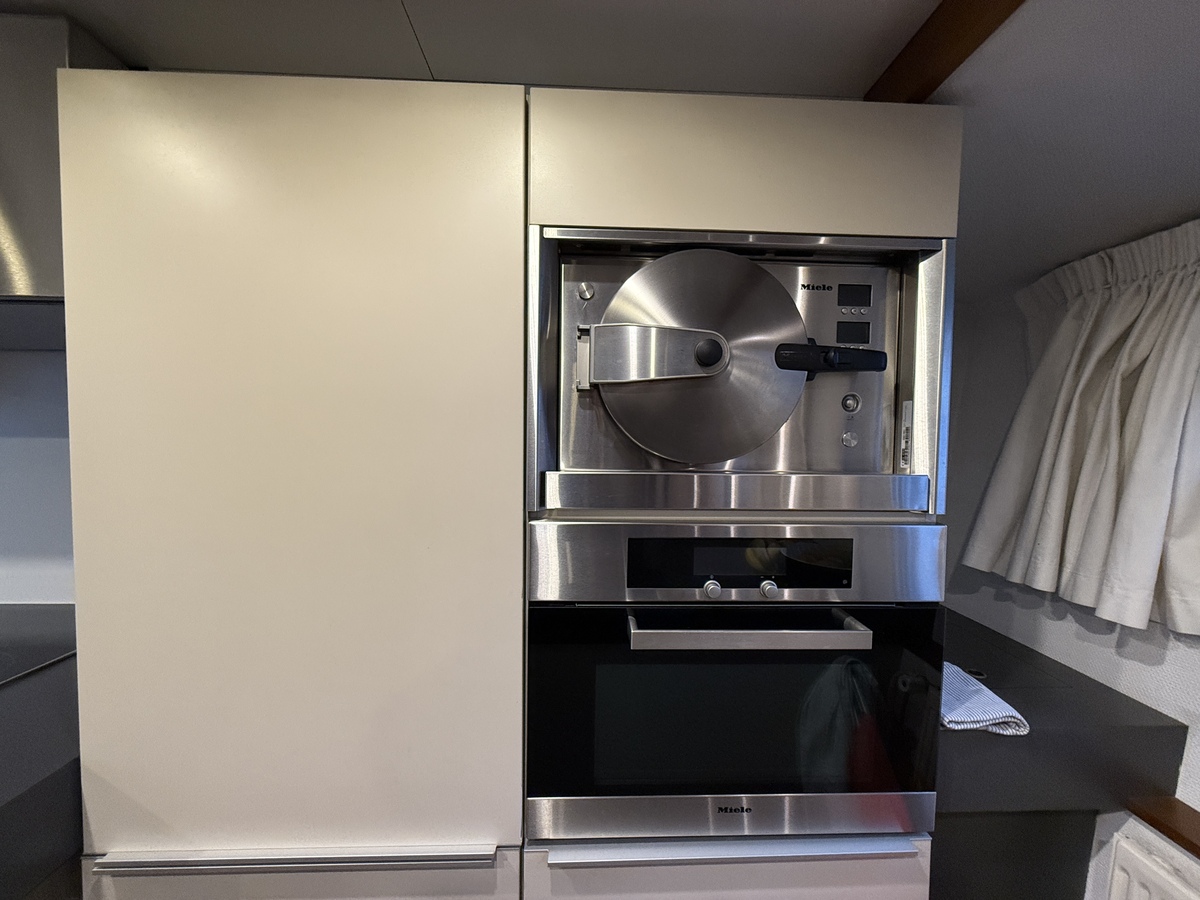 foto: 6 Ex-Patrouille Vaartuig Varend Woonschip