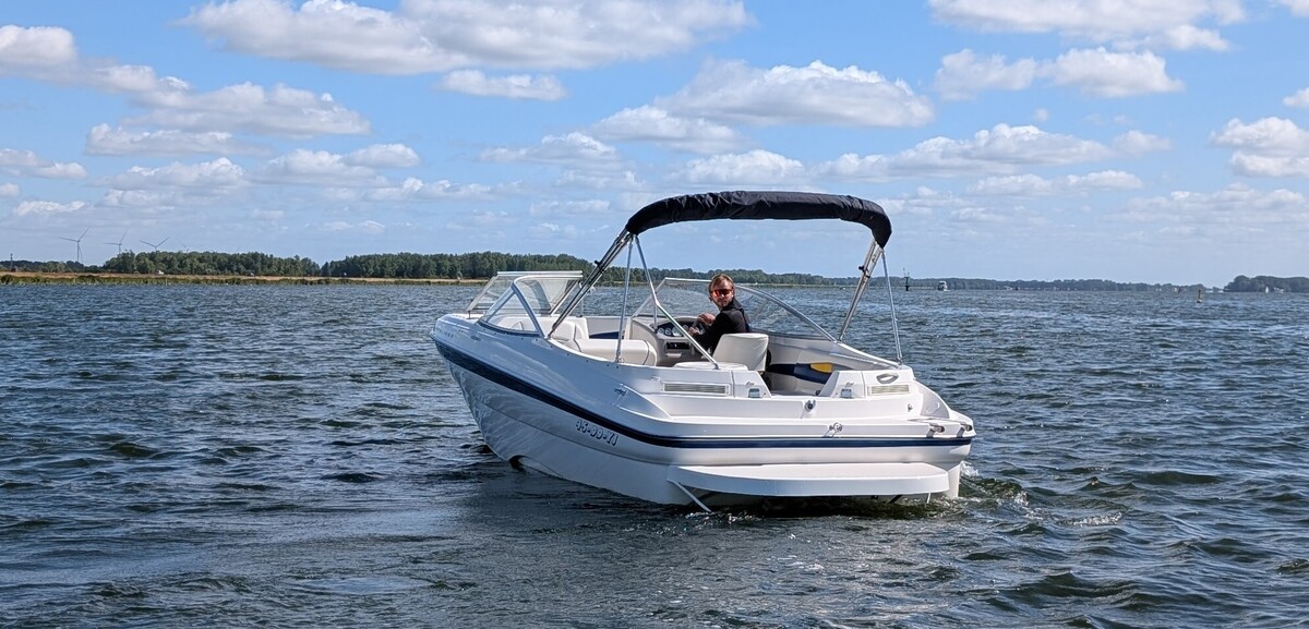 foto: 7 Bayliner 219 SD