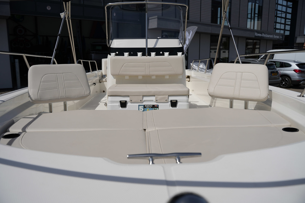 foto: 5 Boston Whaler 210 Montauk