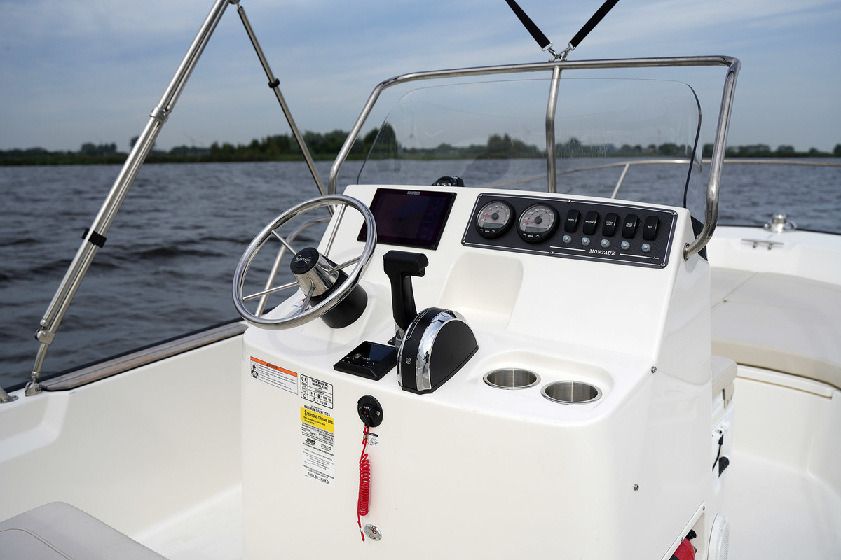 foto: 7 Boston Whaler 190 Montauk