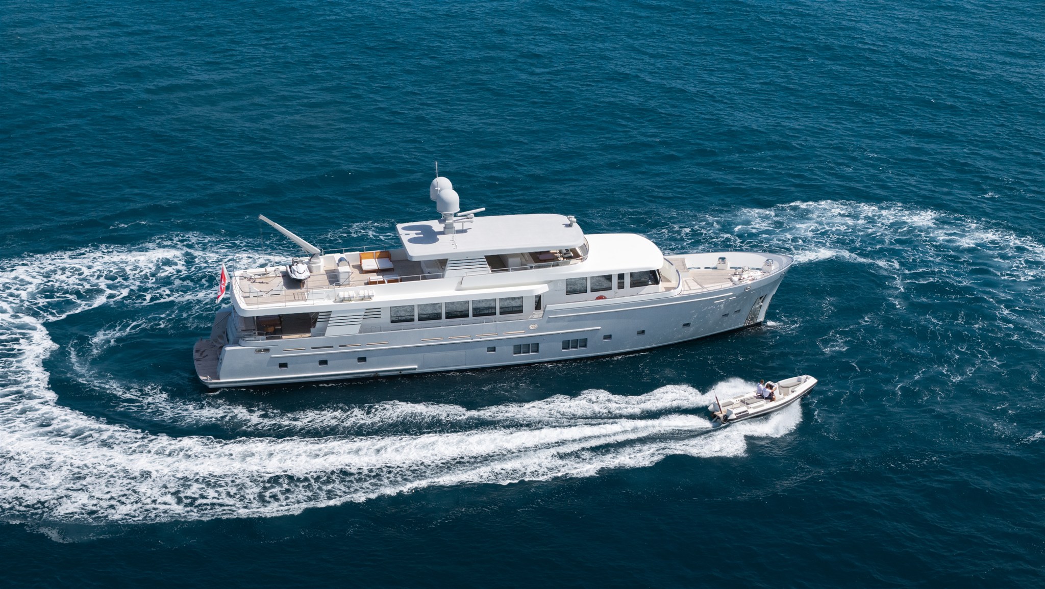 foto: 7 Van Der Valk Shipyard Custom Explorer