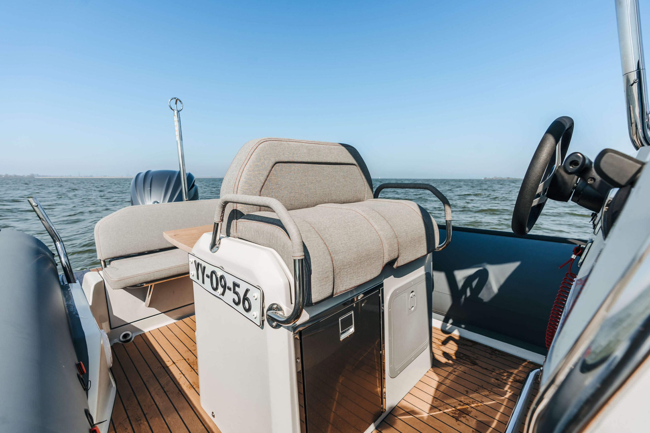 foto: 16 Capelli Tempest 750 Sport