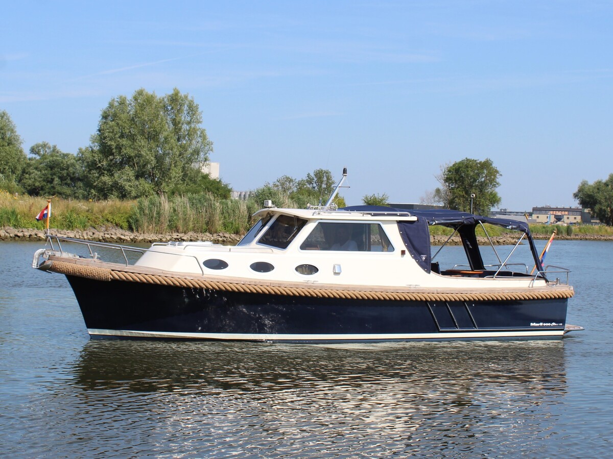 hoofdfoto: 1 Maril  900 Classic 