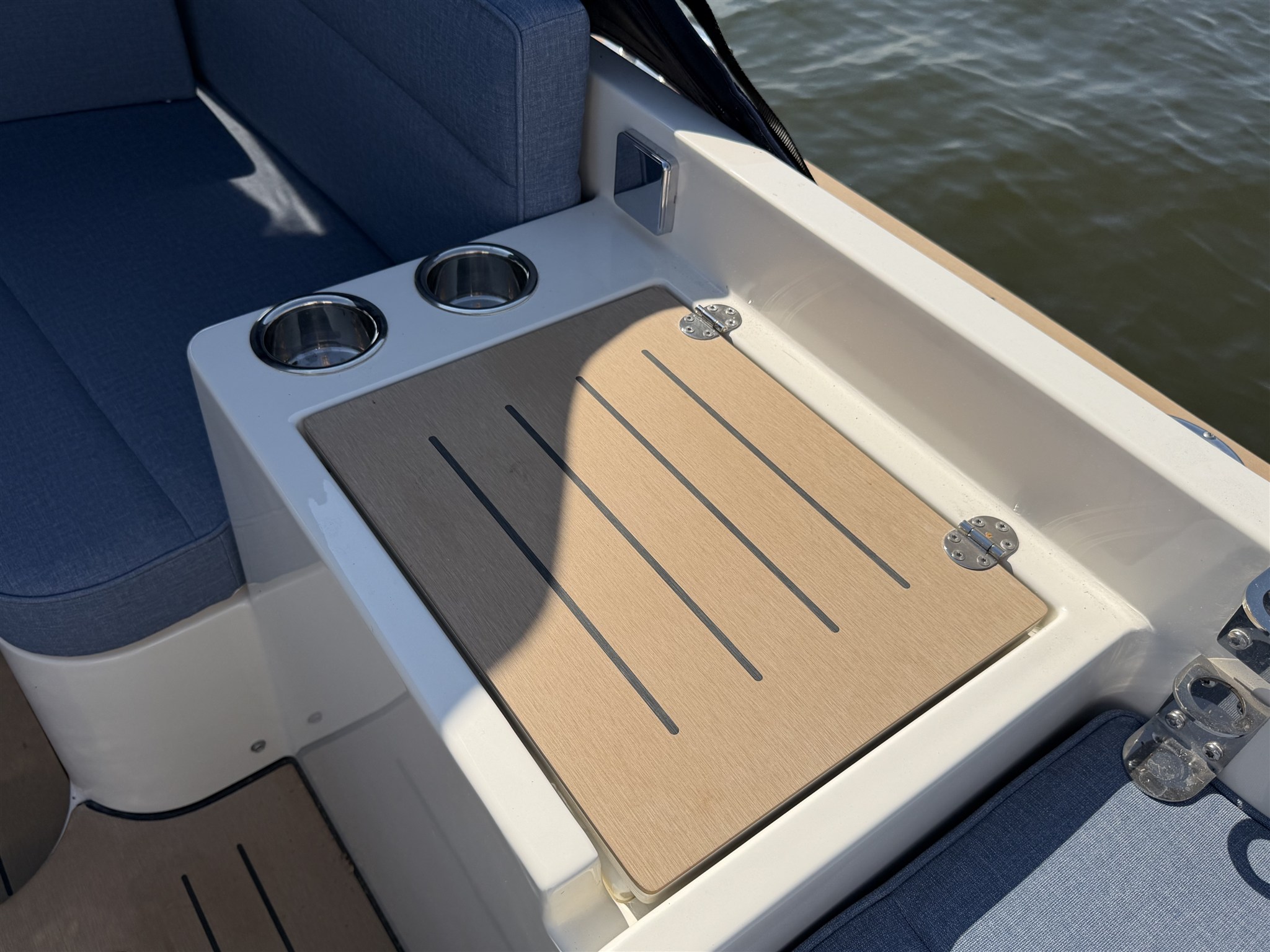 foto: 10 Interboat Intender 750 Cabin