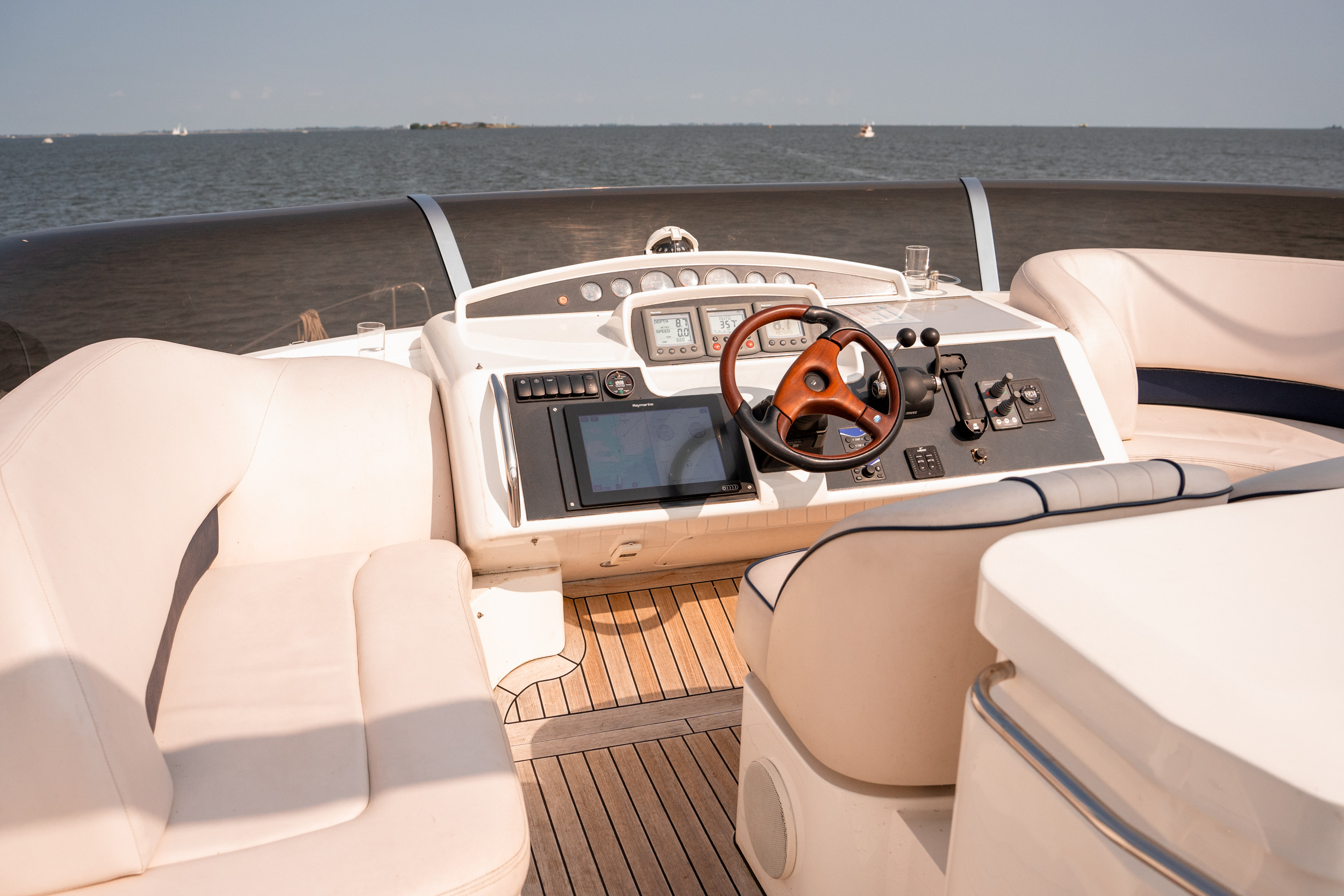 foto: 18 Princess 58 flybridge