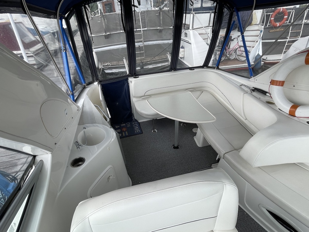 foto: 6 Bayliner  335 Cruiser