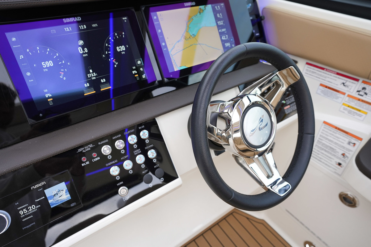 foto: 15 Sea Ray Sundancer 320