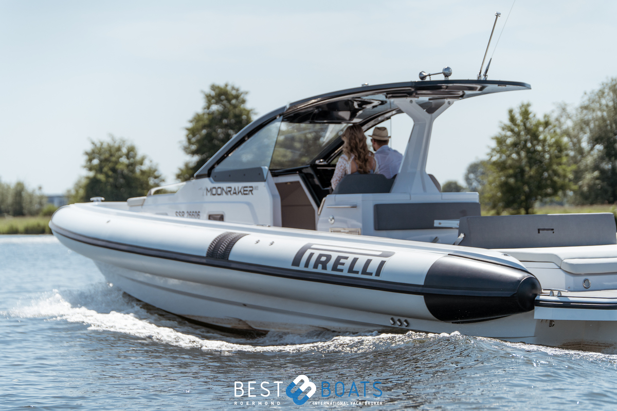 foto: 6 Pirelli 35 Outboard