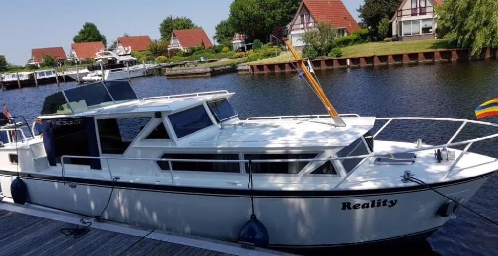   Target 10.5 motorkruiser