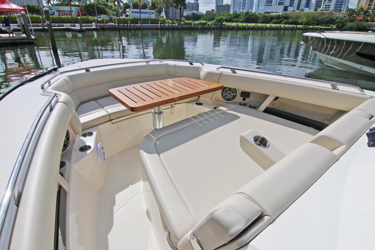 foto: 6 Boston Whaler 350 Realm