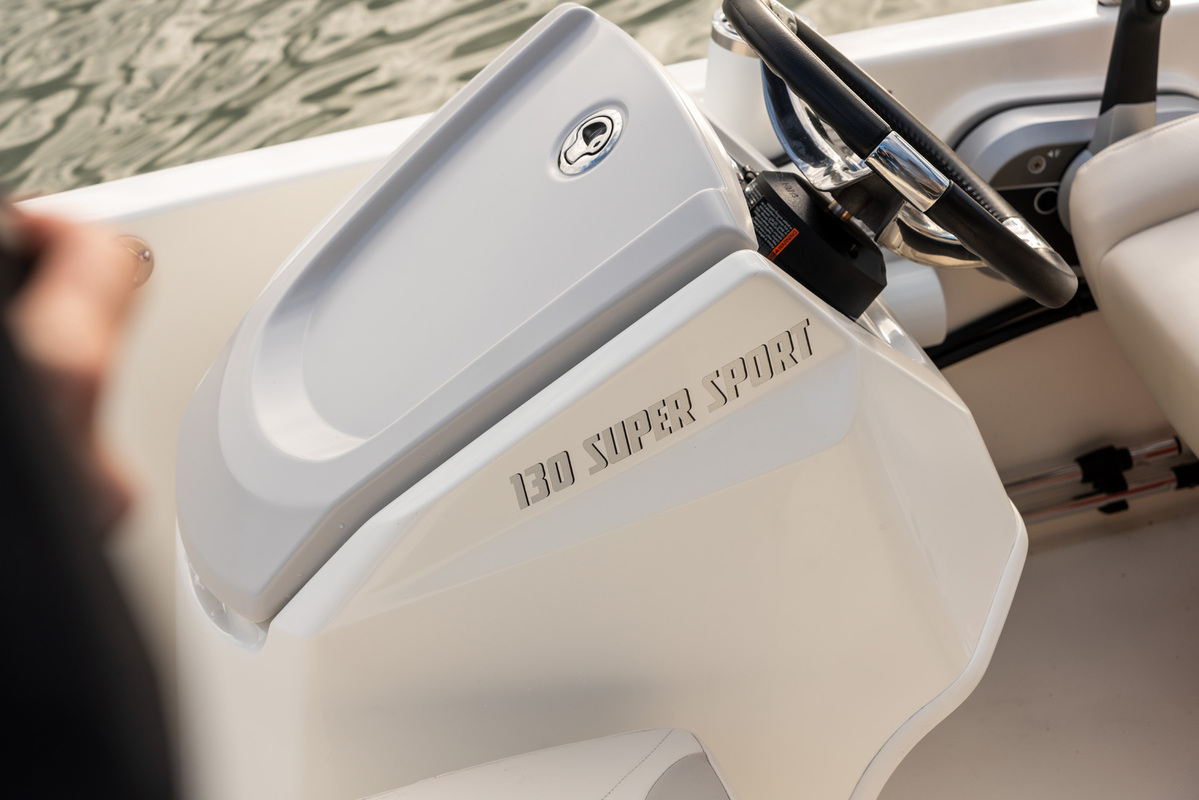 foto: 5 Boston Whaler 130 Super Sport