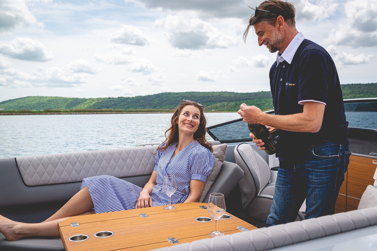 foto: 10 Alfastreet Marine 23 Cabin Evolution Electric