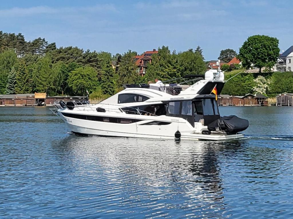 foto: 4 Galeon 420 Fly