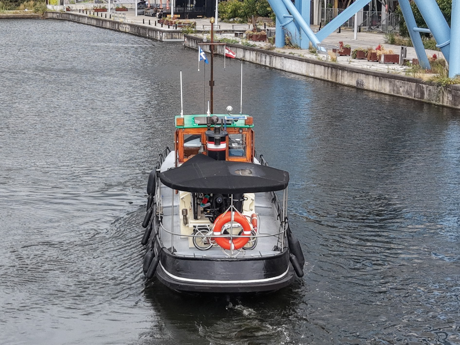 foto: 12 Motorsleepboot Carbon 15.63 met CBB