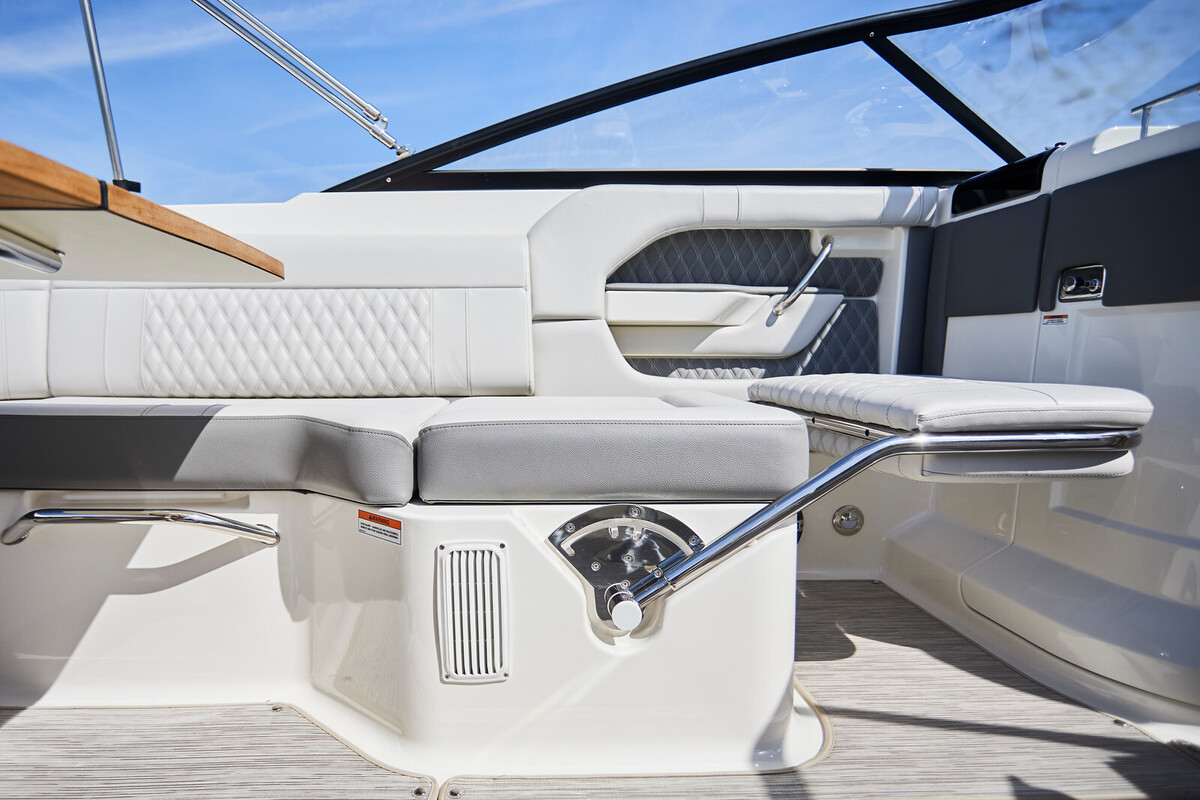 foto: 8 Sea Ray SLX 250