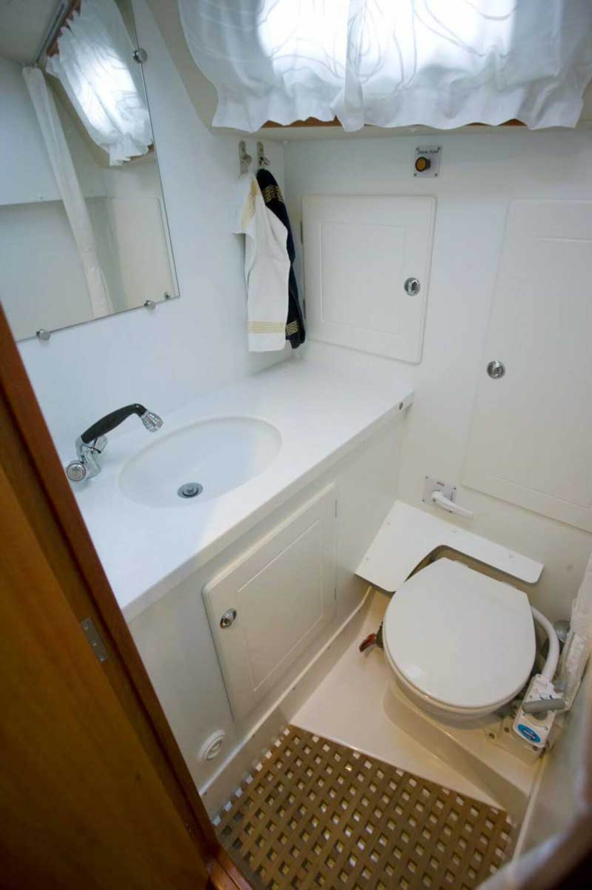 foto: 5 Hallberg Rassy 37