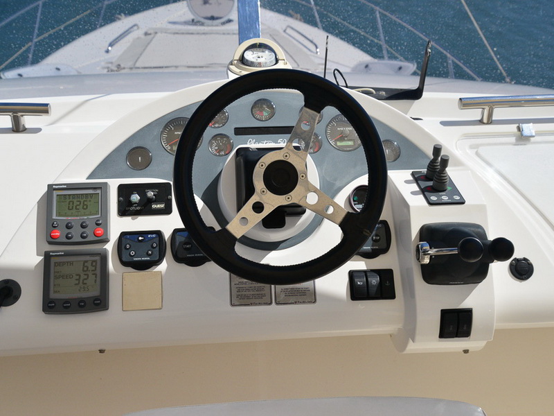 foto: 5 Fairline Phantom 50