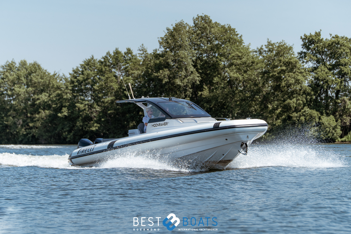 foto: 5 Pirelli 35 Outboard