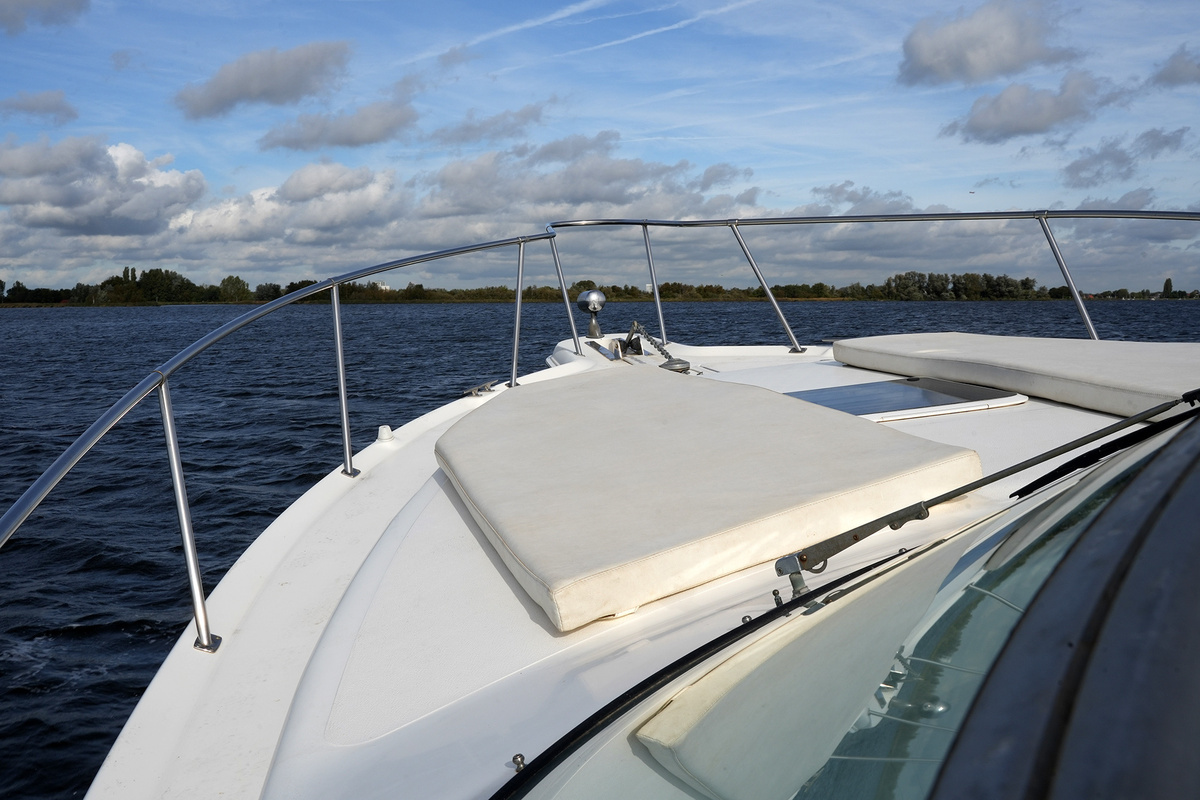 foto: 10 Sea Ray 330 Express Cruiser