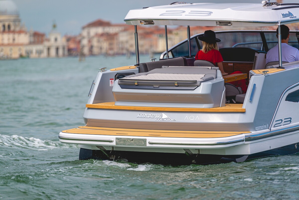 foto: 9 Alfastreet Marine 23 Cabin Evolution Electric