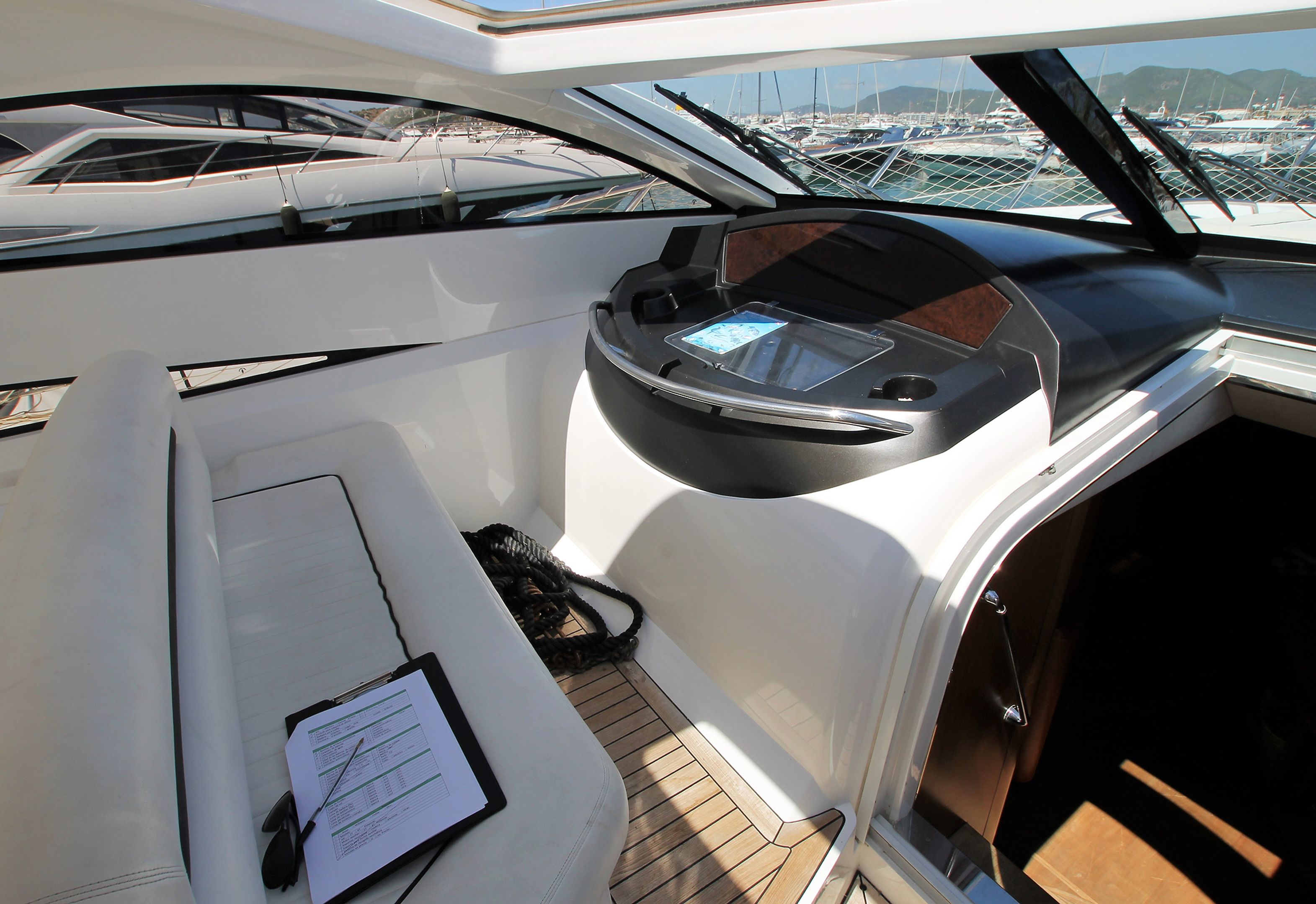 foto: 4 Sunseeker Portofino 53