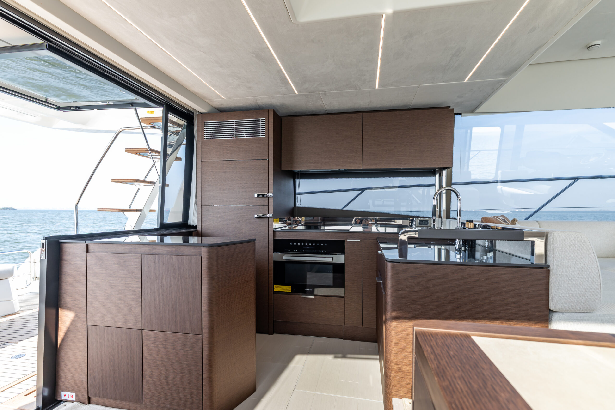 foto: 13 Prestige 590