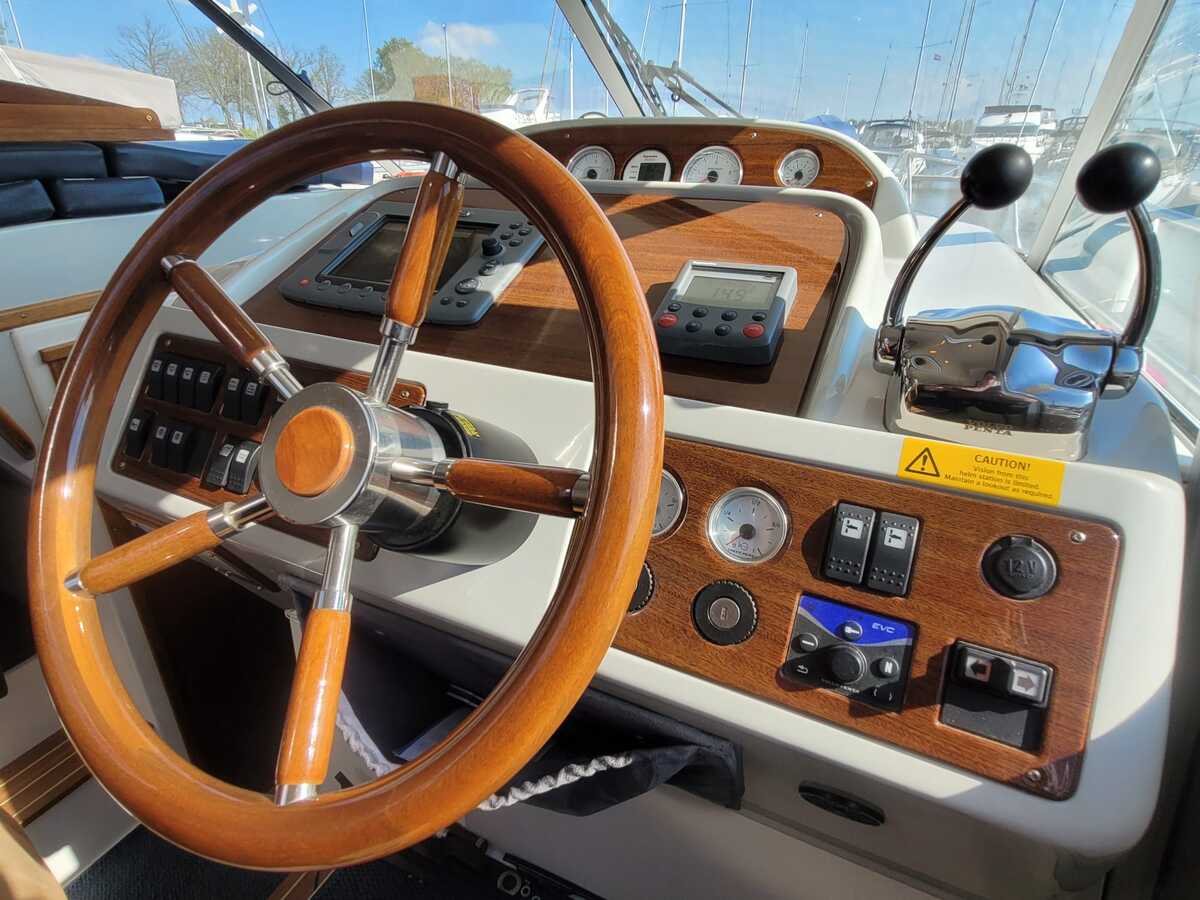 foto: 6 Nimbus 380 Commander