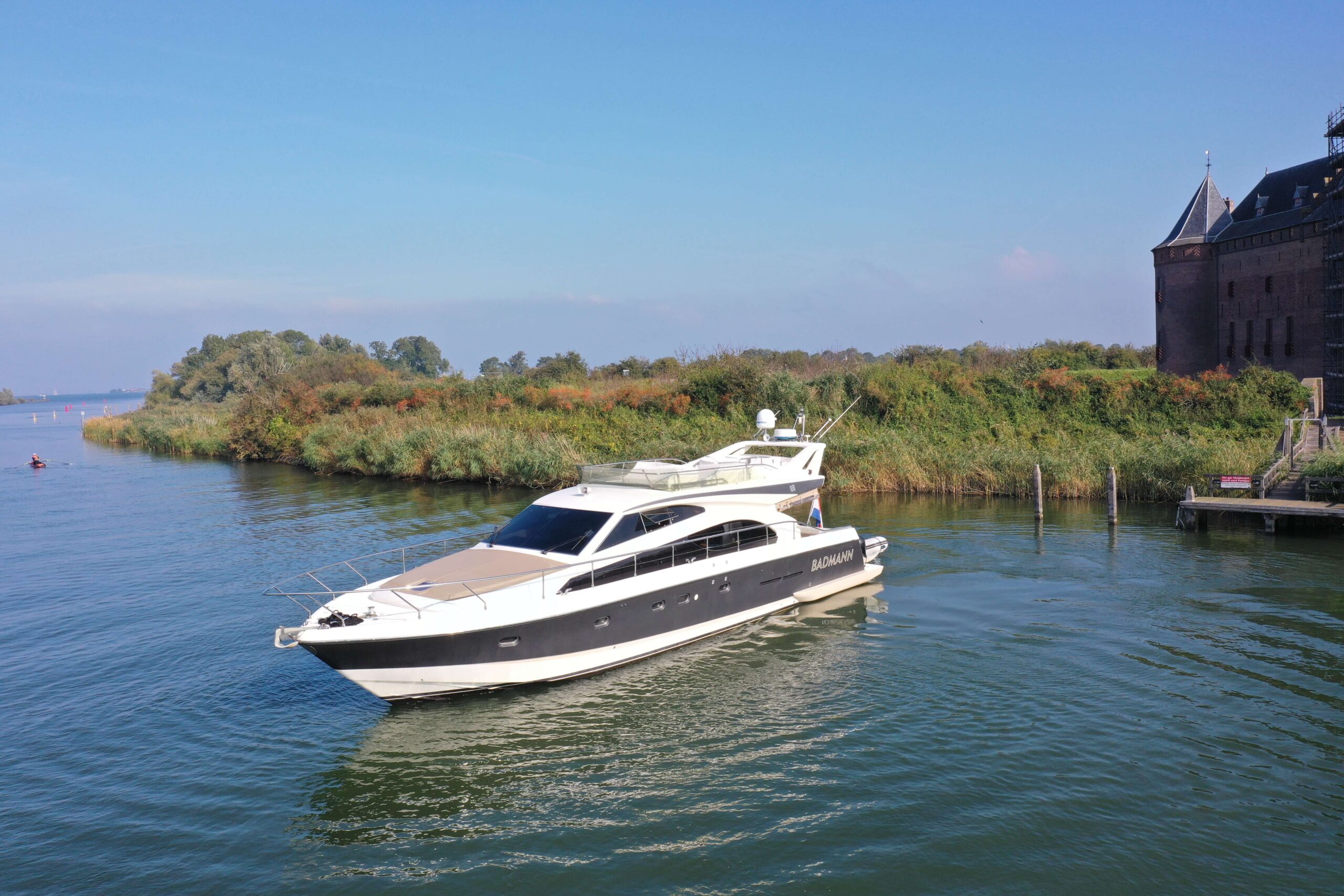 foto: 6 Ferretti Yachts 530