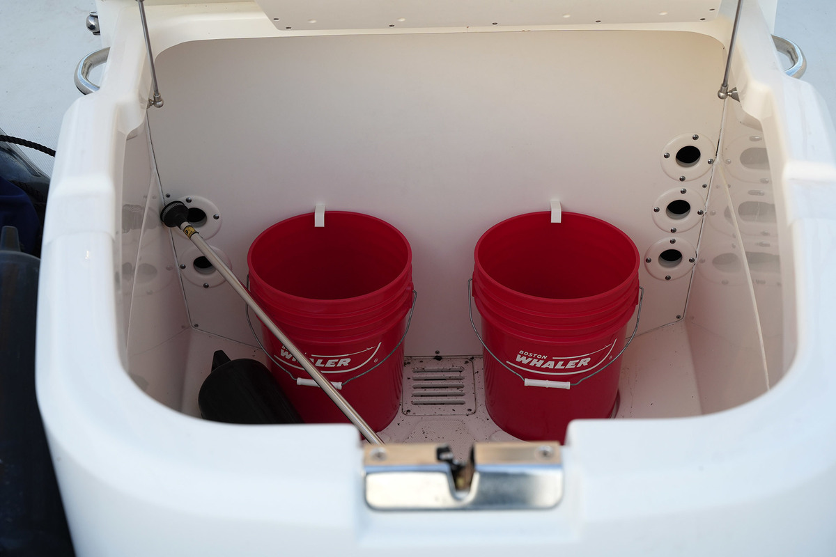 foto: 7 Boston Whaler 270 Dauntless